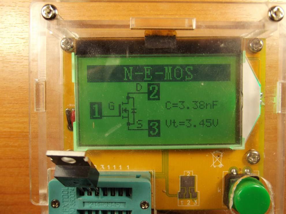 Почему полевой транзистор пропускает ток