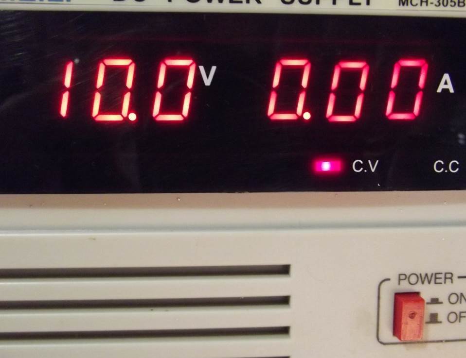 Почему полевой транзистор пропускает ток